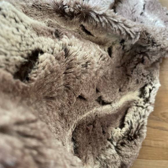 LOFT Faux Fur Infinity Scarf - Picture 16 of 17